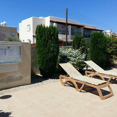 By The Sea Appartement Paphos Buitenkant foto