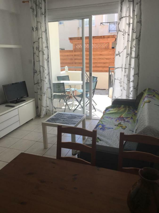 By The Sea Appartement Paphos Buitenkant foto