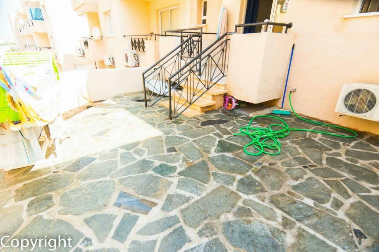 By The Sea Appartement Paphos Buitenkant foto