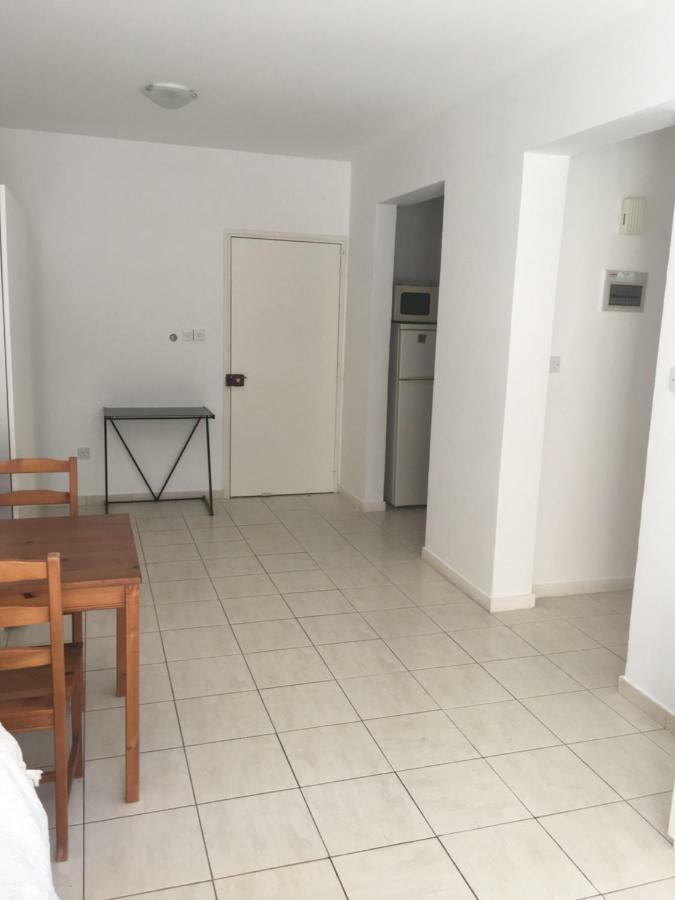 By The Sea Appartement Paphos Buitenkant foto
