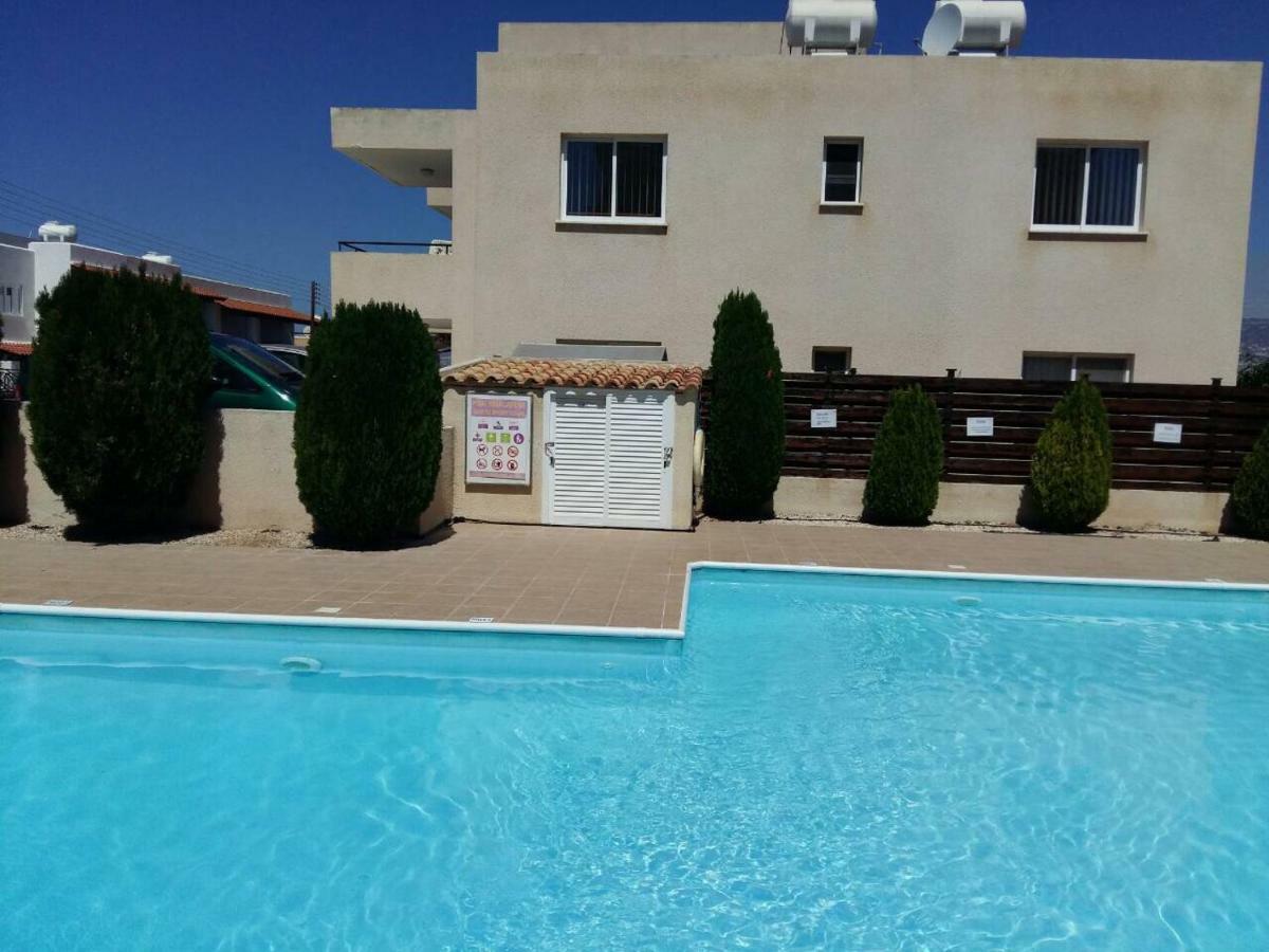 By The Sea Appartement Paphos Buitenkant foto