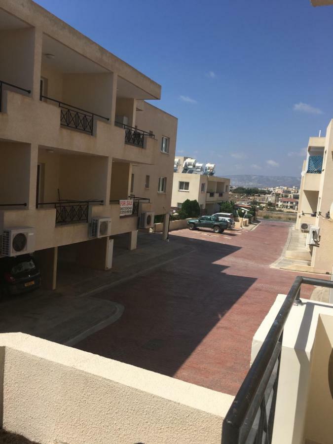 By The Sea Appartement Paphos Buitenkant foto
