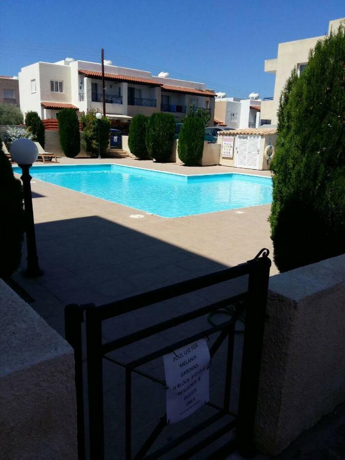 By The Sea Appartement Paphos Buitenkant foto