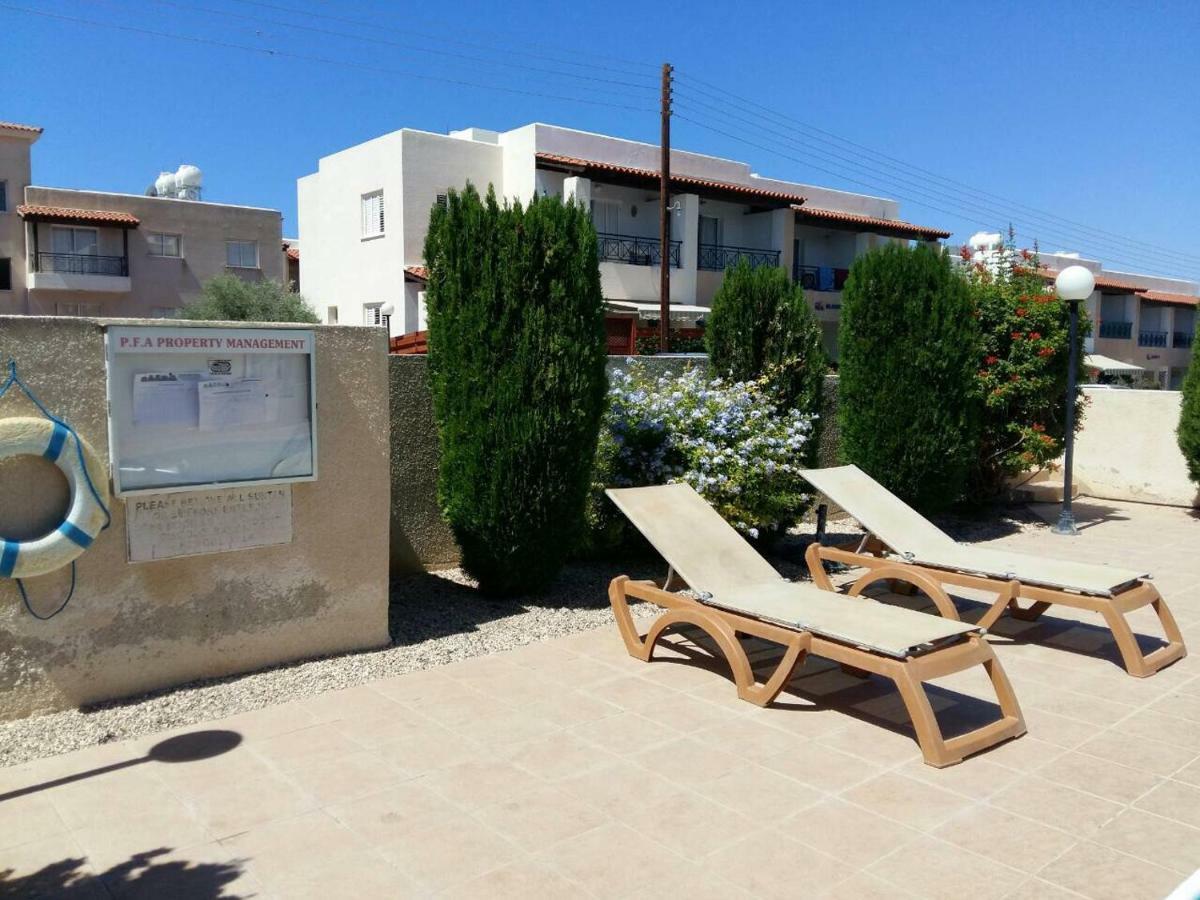 By The Sea Appartement Paphos Buitenkant foto