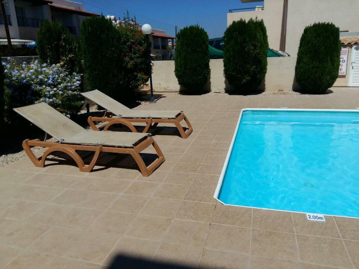 By The Sea Appartement Paphos Buitenkant foto